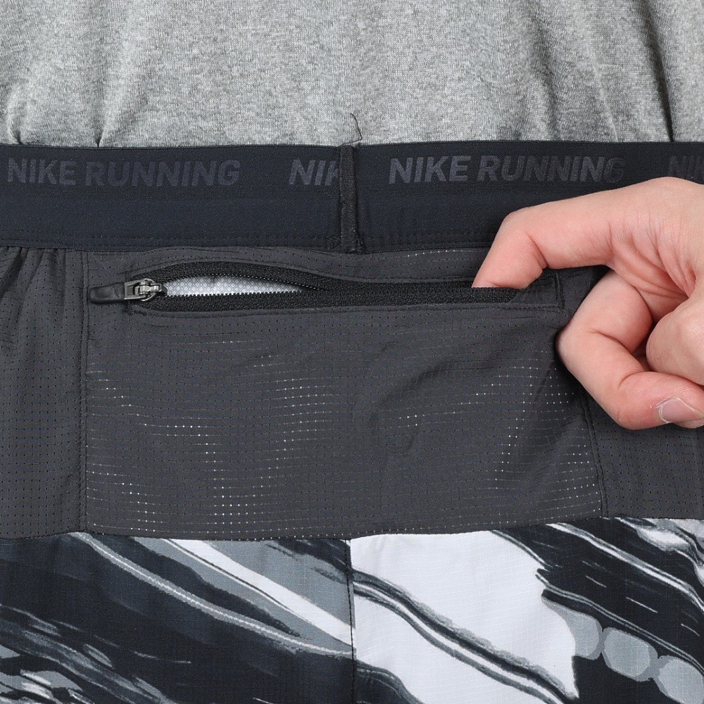 ナイキ（NIKE）（メンズ）ドライフィット ストライド ランニングショートパンツ IB7929-025