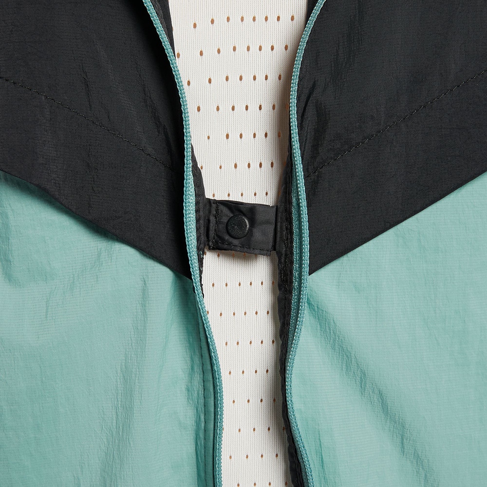 ナイキ（NIKE）（メンズ）ストライド レペル UV ランニングジャケット