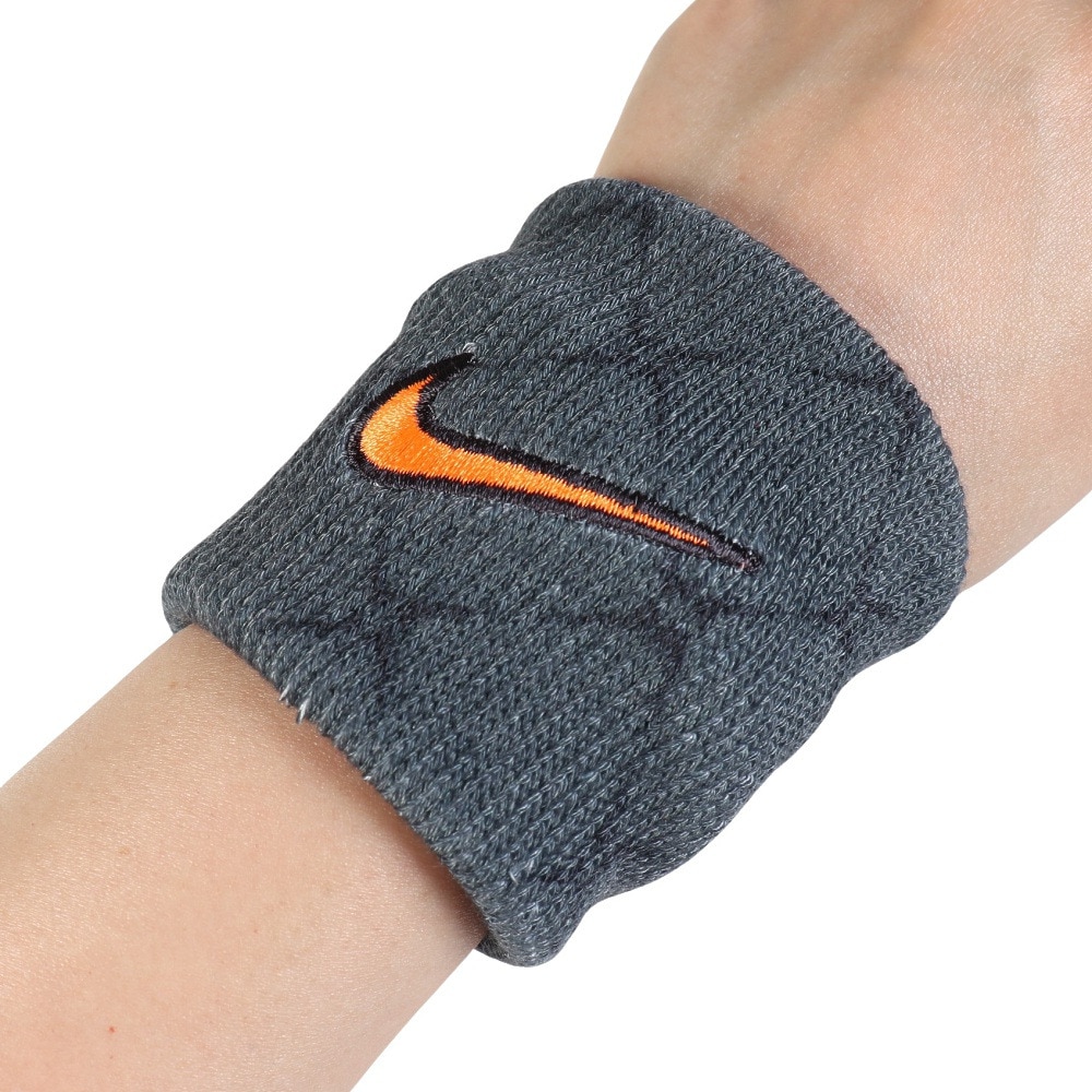 ナイキ（NIKE）（メンズ、レディース）ドライフィット スウッシュリストバンド プリンテッド BN3200-022