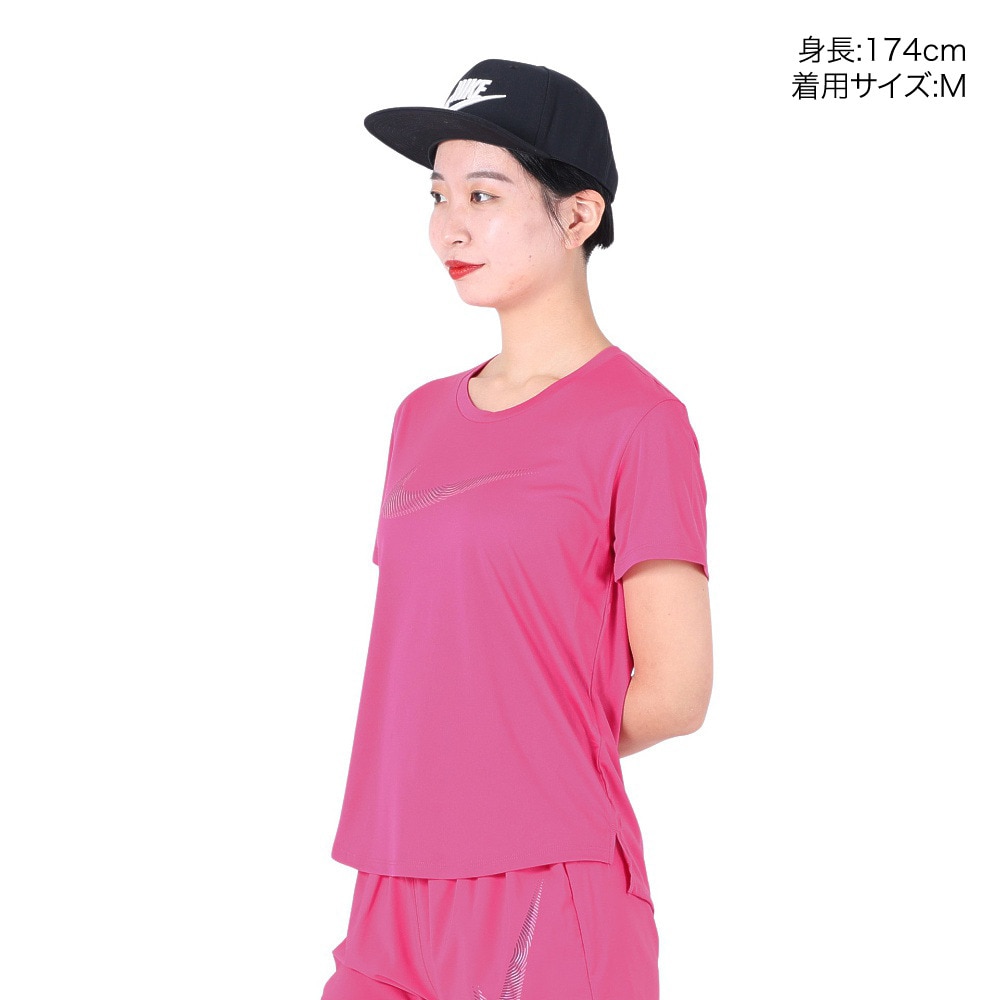 ナイキ（NIKE）（レディース）ドライフィット スウッシュ ショートスリーブ ランニングトップ FB4697-615