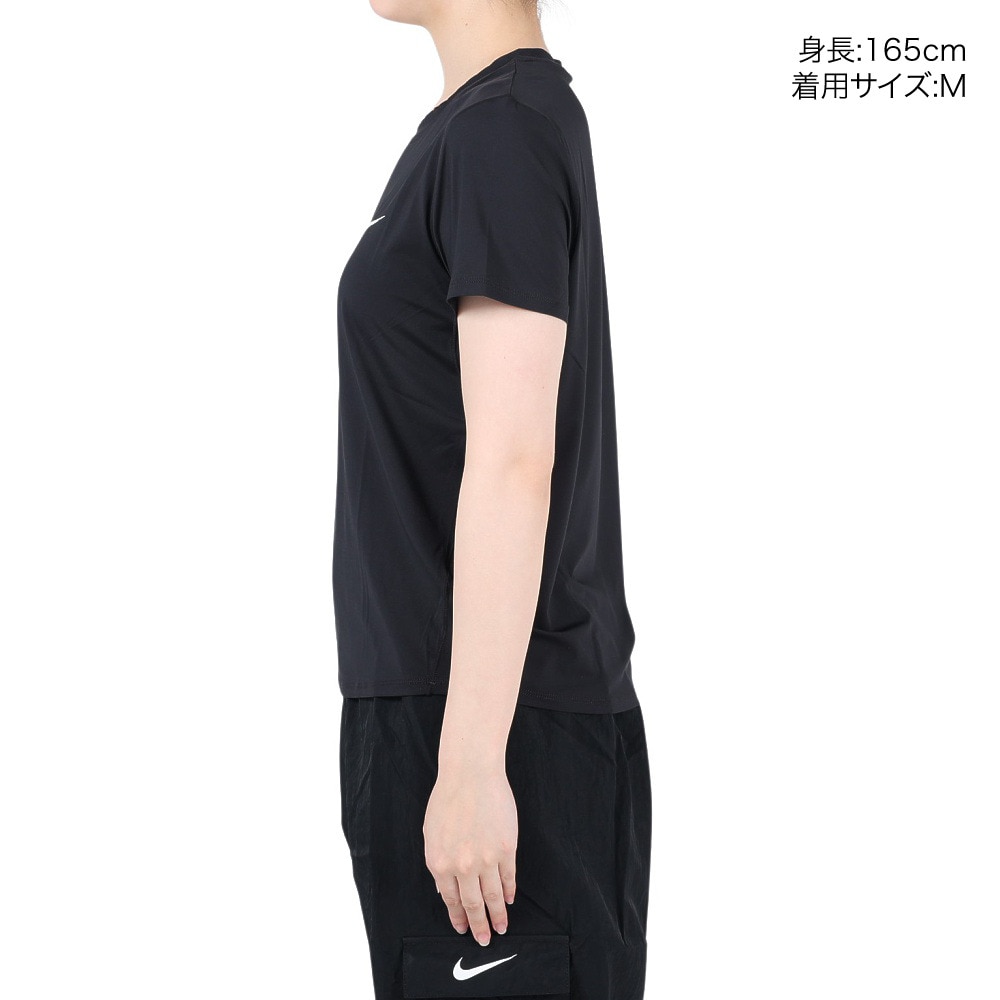 ナイキ（NIKE）（レディース）ワン スウッシュ ドライフィット 半袖 ランニングトップ FN2619-010