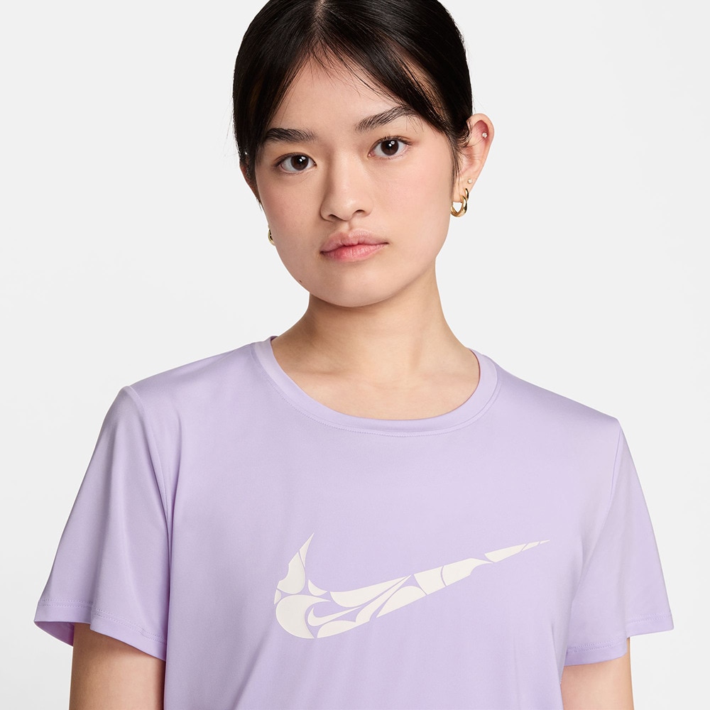 ナイキ（NIKE）（レディース）ワン スウッシュ ドライフィット ショートスリーブ ランニングトップ FN2619-512