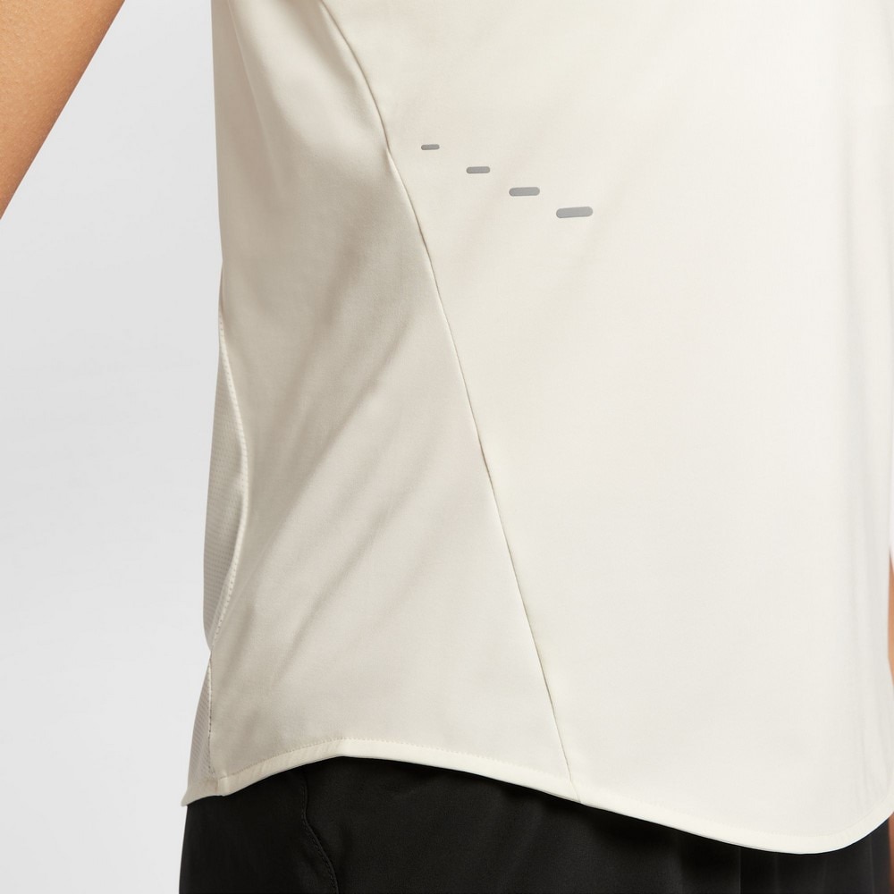 ナイキ（NIKE）（レディース）スウィフト ドライフィット ショートスリーブ ランニングトップ HM9699-133