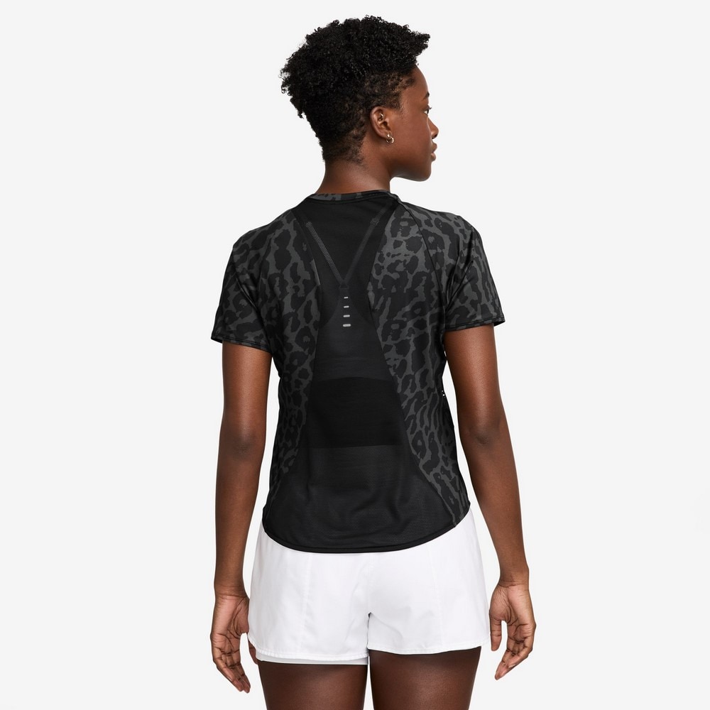 ナイキ（NIKE）（レディース）スウィフト ドライフィット 半袖ランニングトップ IB5875-010