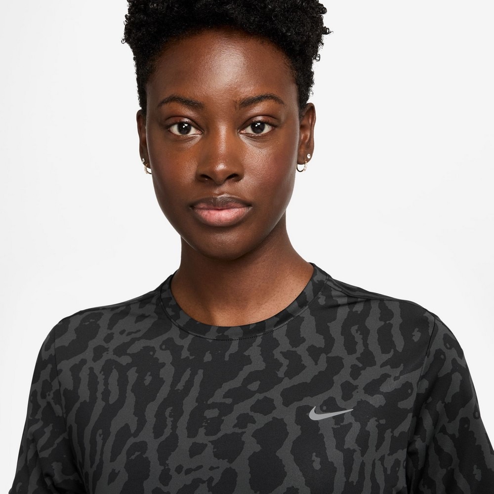 ナイキ（NIKE）（レディース）スウィフト ドライフィット 半袖ランニングトップ IB5875-010