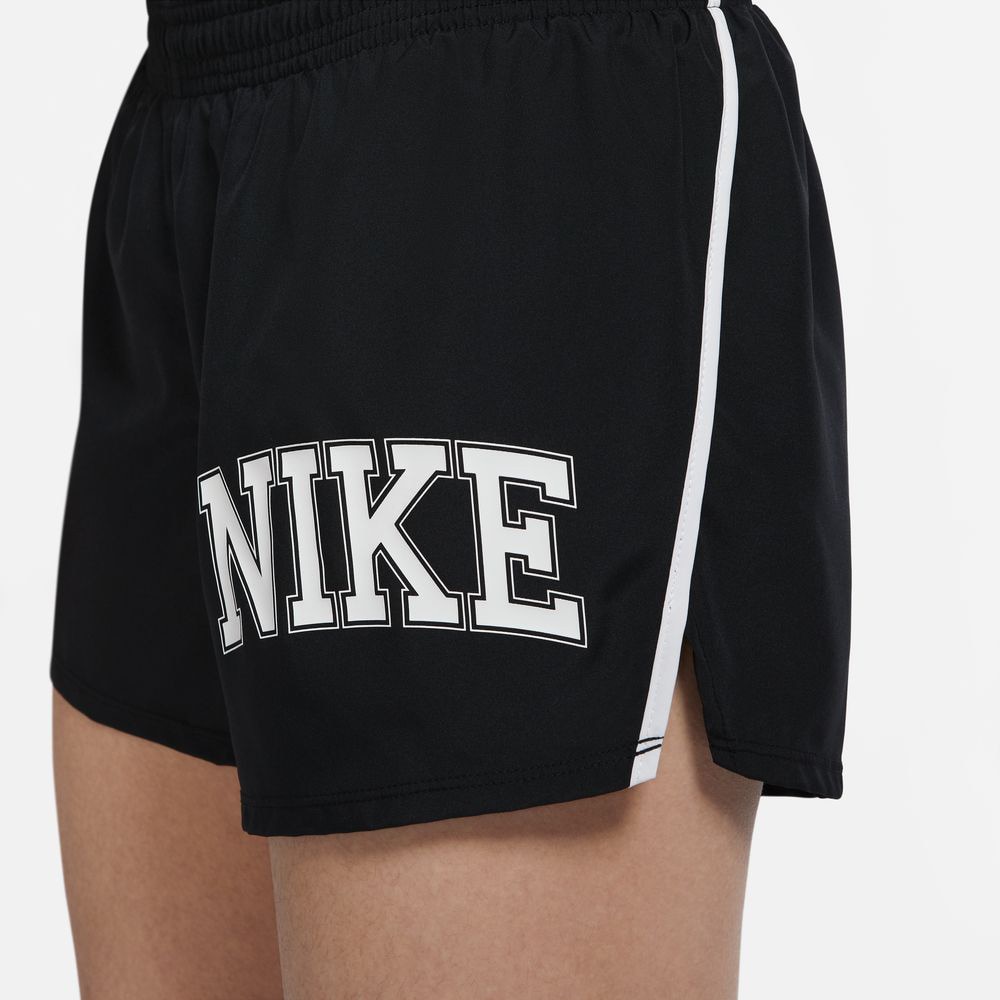 ナイキ（NIKE）（レディース）スウッシュ ラン 10K ショートパンツ DQ6361-010