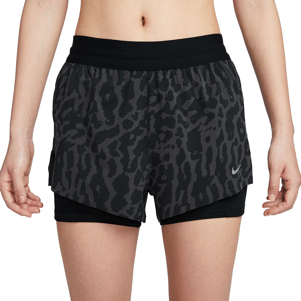 ナイキ（NIKE）（レディース）スウィフト ドライフィット ミッドライズ 2イン1 プリント ランニングショートパンツ インナータイツ付き IB5849-010