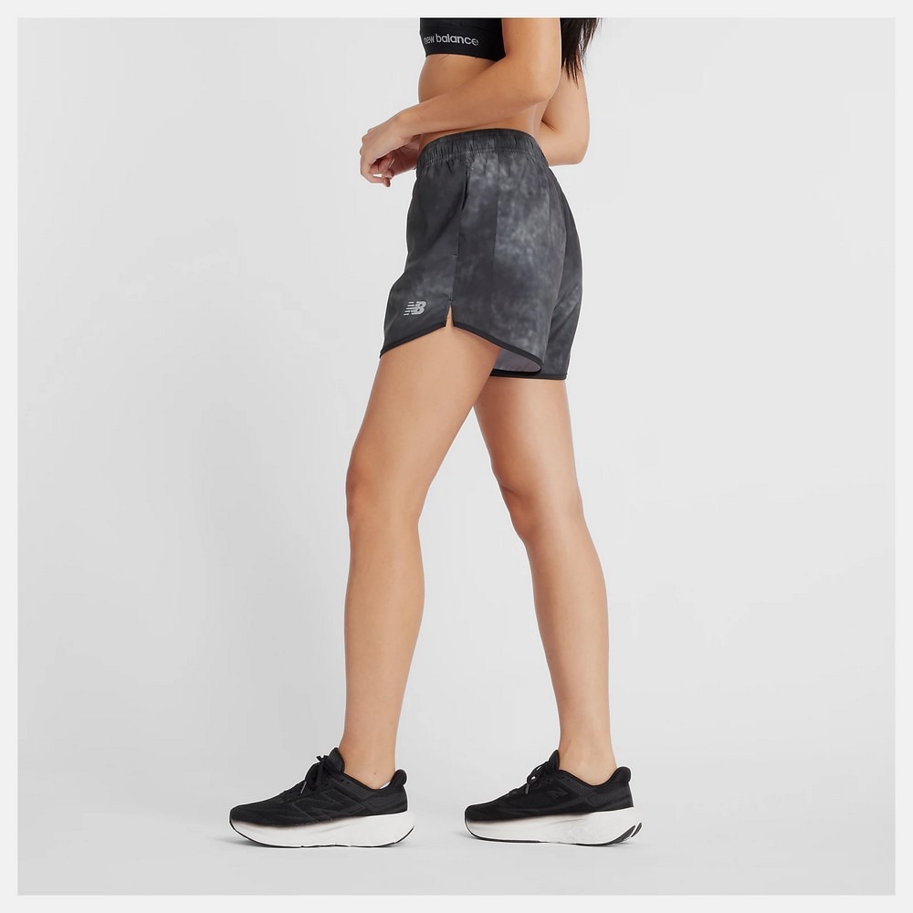 ニューバランス（new balance）（レディース）Nagoya Marathon Printed 5 Inch ミッドライズ丈 ショートパンツ AWS5105YBK