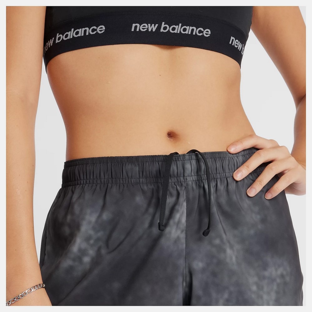 ニューバランス（new balance）（レディース）Nagoya Marathon Printed 5 Inch ミッドライズ丈 ショートパンツ AWS5105YBK