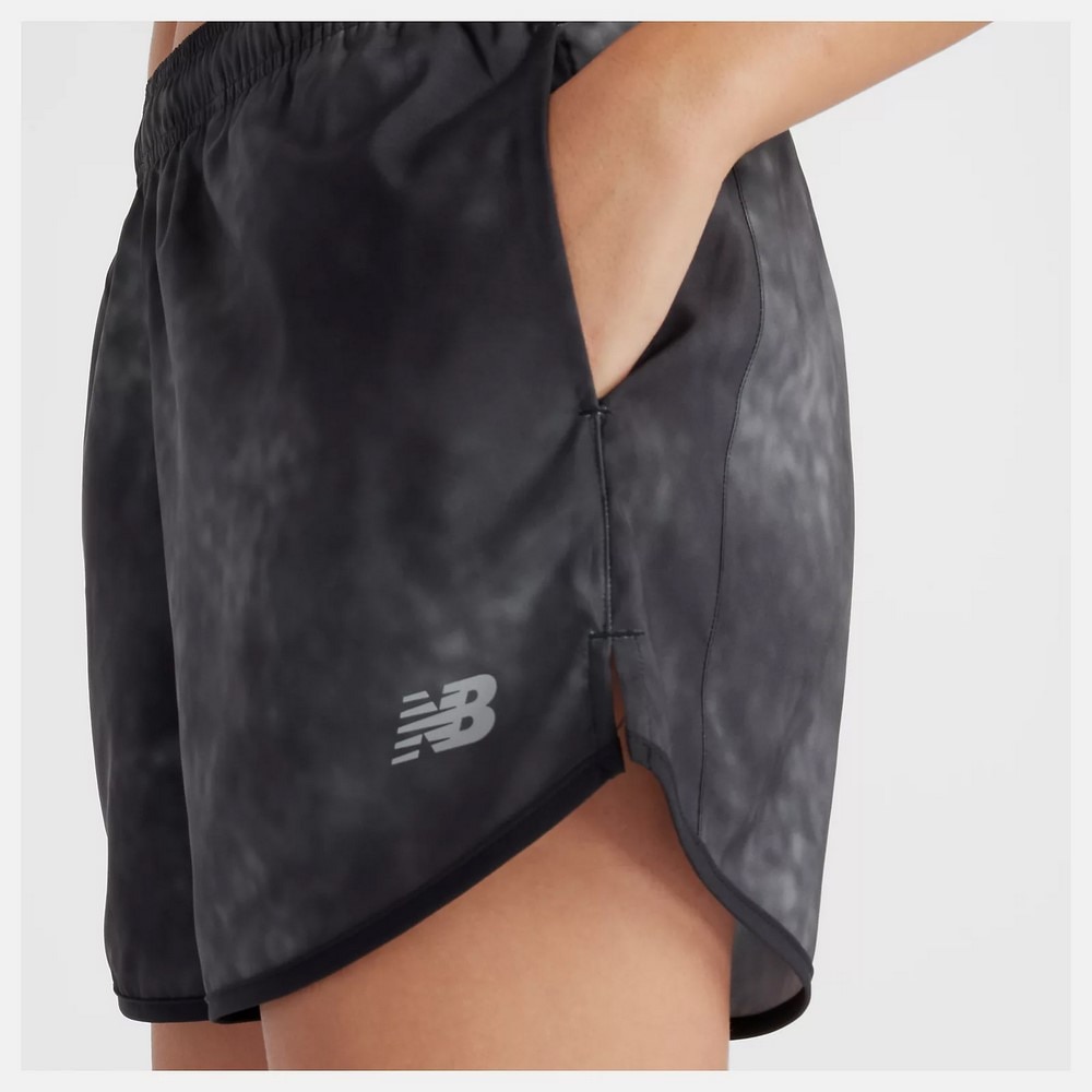 ニューバランス（new balance）（レディース）Nagoya Marathon Printed 5 Inch ミッドライズ丈 ショートパンツ AWS5105YBK