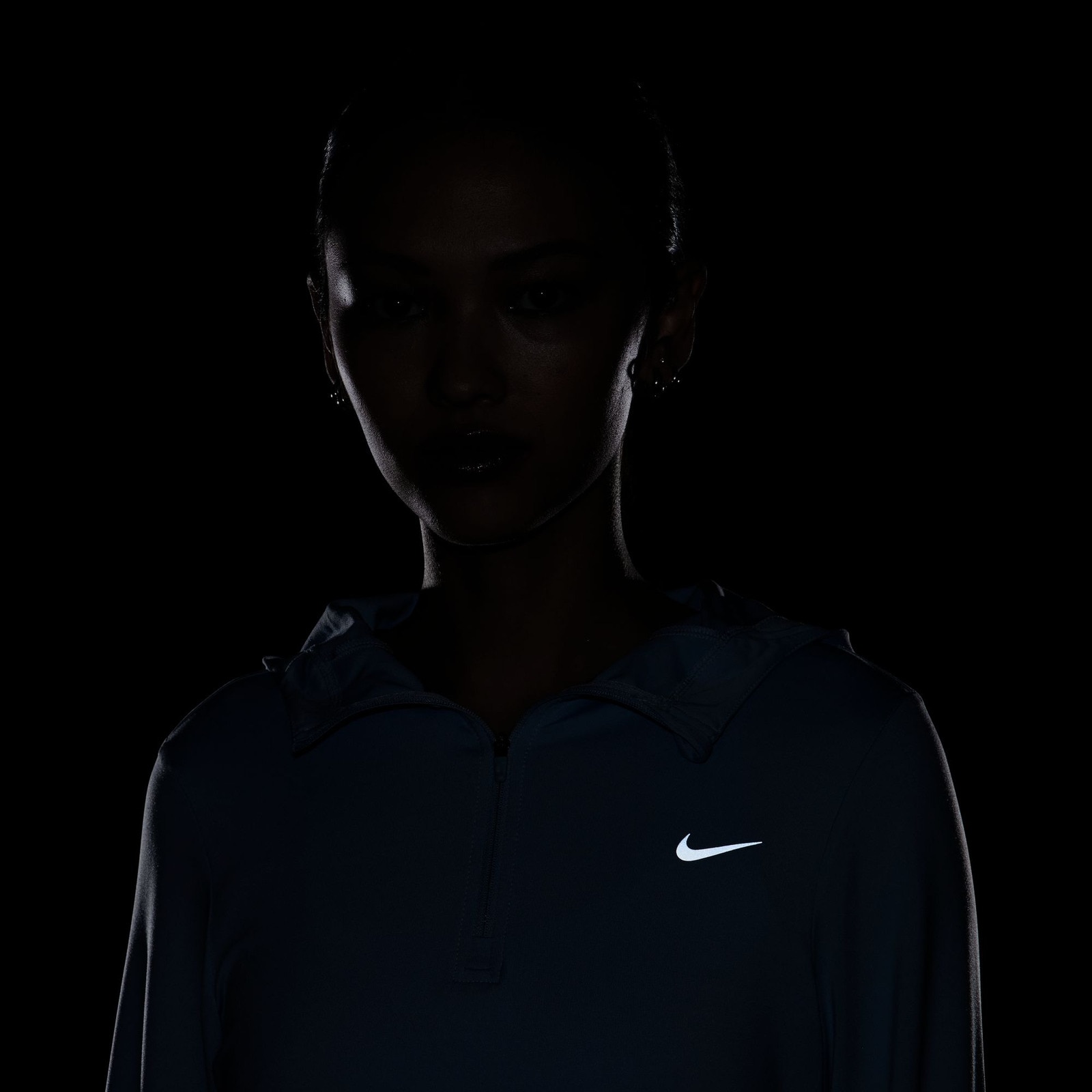 ナイキ（NIKE）（レディース）ドライフィット スウィフト エレメント UV フーデッド ランニングジャケット FB5314-440
