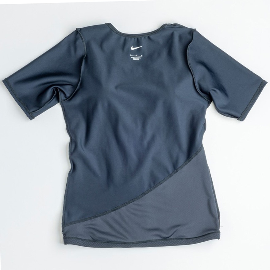 ナイキ（NIKE）（レディース）フィットネス水着 レディース 水泳 ジップ付き半袖 2in1 スカートショーツセパレーツ 2993126-009