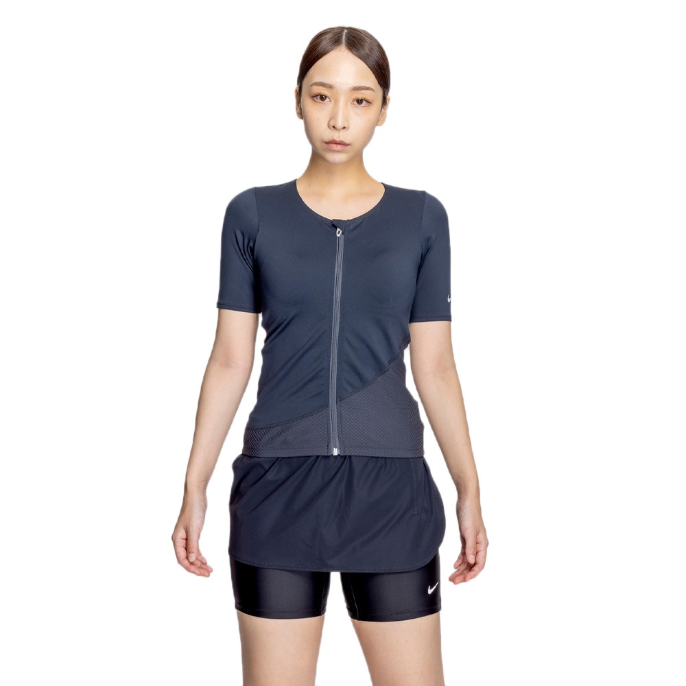 ナイキ（NIKE）（レディース）フィットネス水着 レディース 水泳 ジップ付き半袖 2in1 スカートショーツセパレーツ 2993126-009