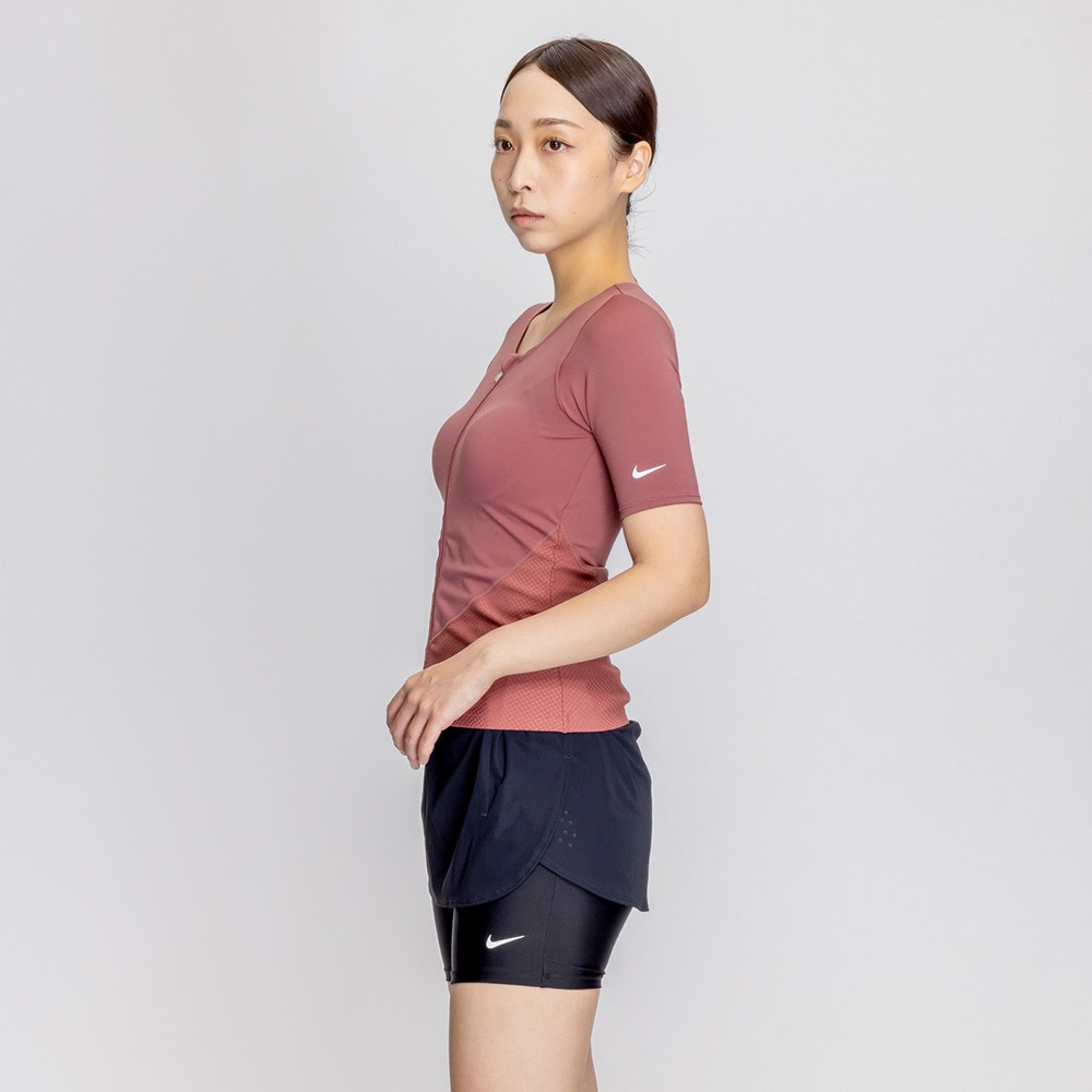 ナイキ（NIKE）（レディース）フィットネス水着 レディース 水泳 ジップ付き半袖 2in1 スカートショーツセパレーツ 2993126-014