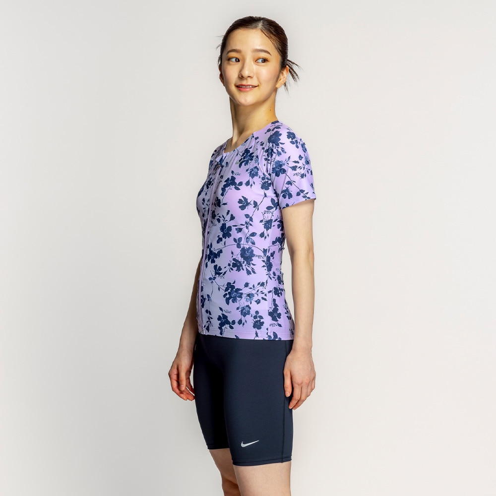 ナイキ（NIKE）（レディース）フィットネス水着 水泳 総柄ジップ付き半袖セパレーツ 上下セット 紫 M-LLサイズ 2993149-024 
