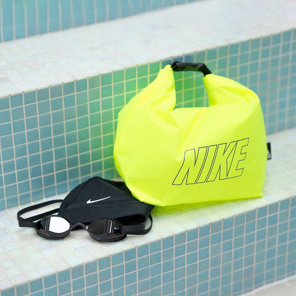 ナイキ（NIKE）（メンズ、レディース、キッズ）水泳バッグ ウォータープルーフプールバッグ フラッシュグリーン 10L 1994037-254 防水 通気性 部活 スイムバック ロゴ