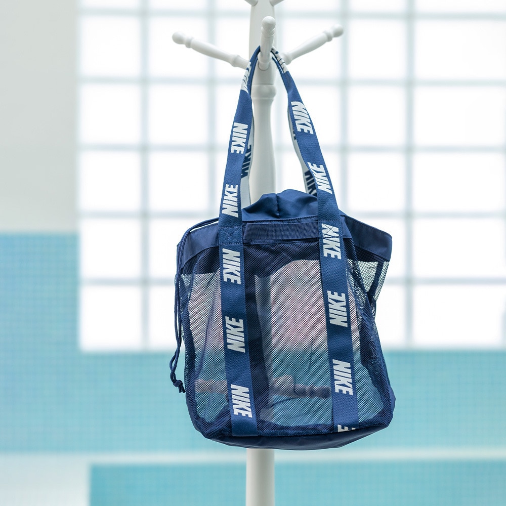 ナイキ（NIKE）（メンズ、レディース、キッズ）水泳バッグ メッシュトートプールバッグ ネイビー 4L 1994036-019 防水 通気性 部活 スイムバック バッグ