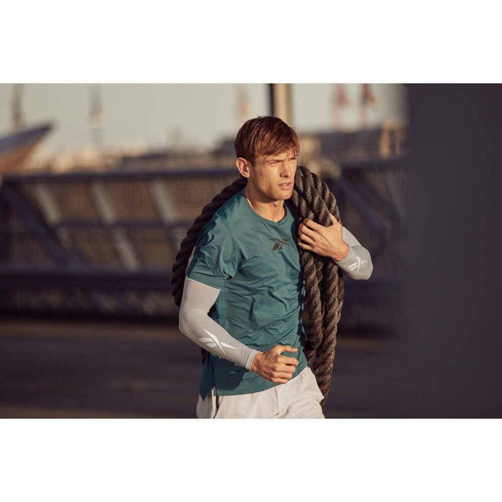 リーボック（REEBOK）（メンズ、レディース）サポーター Fitness コンプレッションアームスリーブ グレー S/Mサイズ RASL-14011GR 着圧 アームカバー