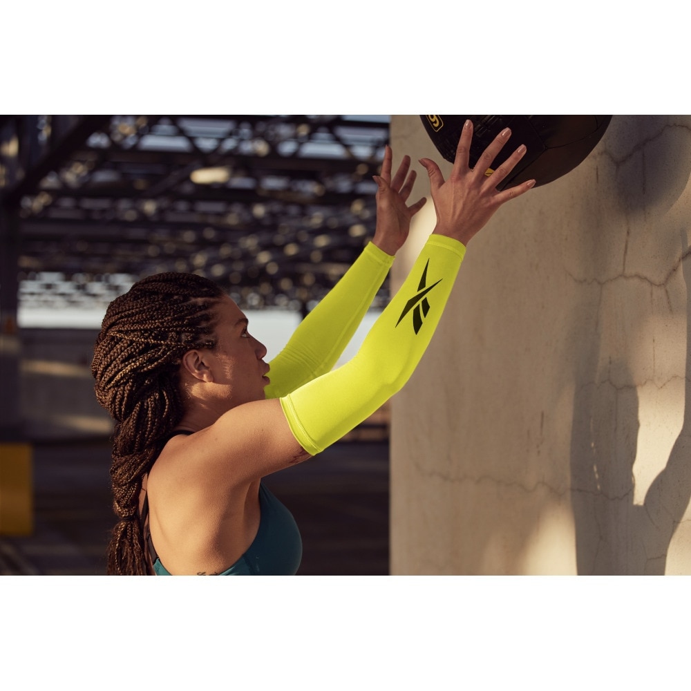 リーボック（REEBOK）（メンズ、レディース）サポーター Fitness コンプレッションアームスリーブ 黄 S/Mサイズ RASL-14011YL 着圧 アームカバー サポート 