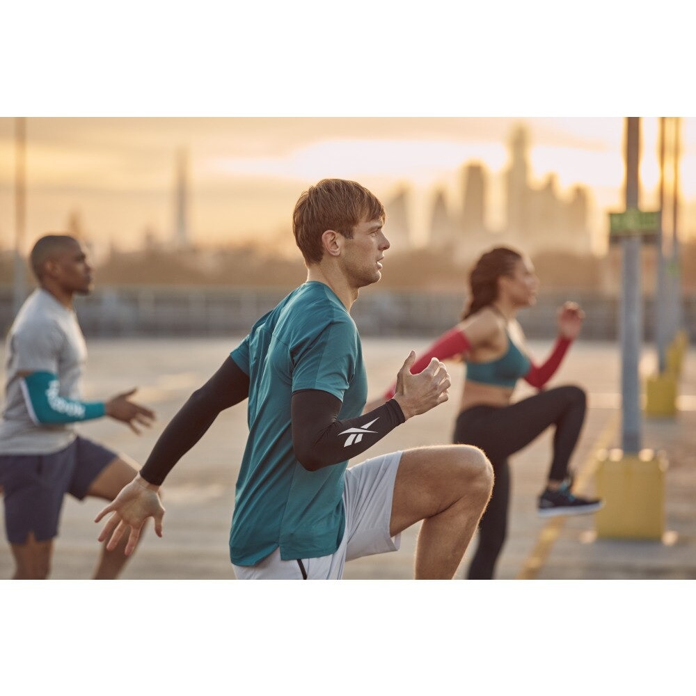 リーボック（REEBOK）（メンズ、レディース）サポーター Fitness コンプレッションアームスリーブ 黒 L/XLサイズ RASL-14012BK 着圧 アームカバー サポート 