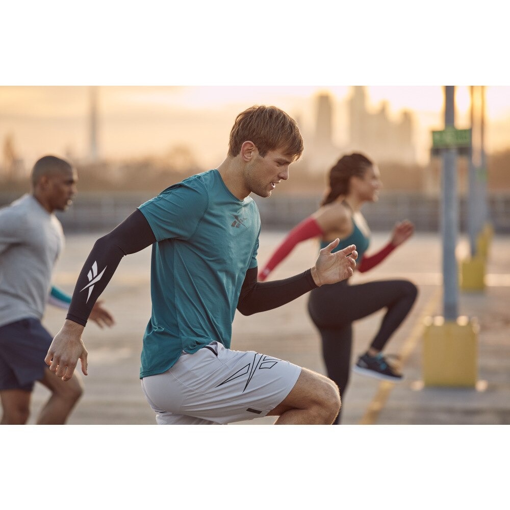 リーボック（REEBOK）（メンズ、レディース）サポーター Fitness コンプレッションアームスリーブ 黒 L/XLサイズ RASL-14012BK 着圧 アームカバー サポート 