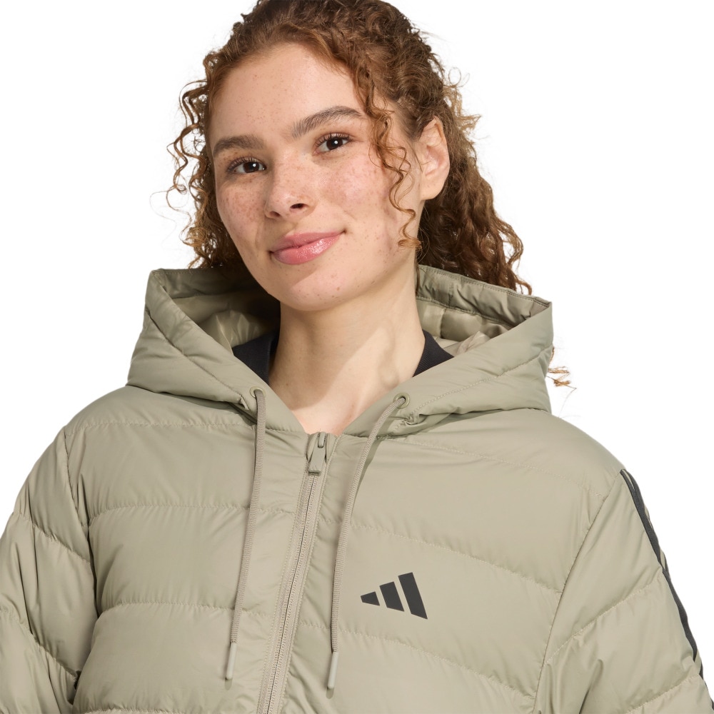 アディダス（adidas）（レディース）エッセンシャル クライマウォーム スリーストライプス ライトダウン フードジャケット KLK19-JM4087