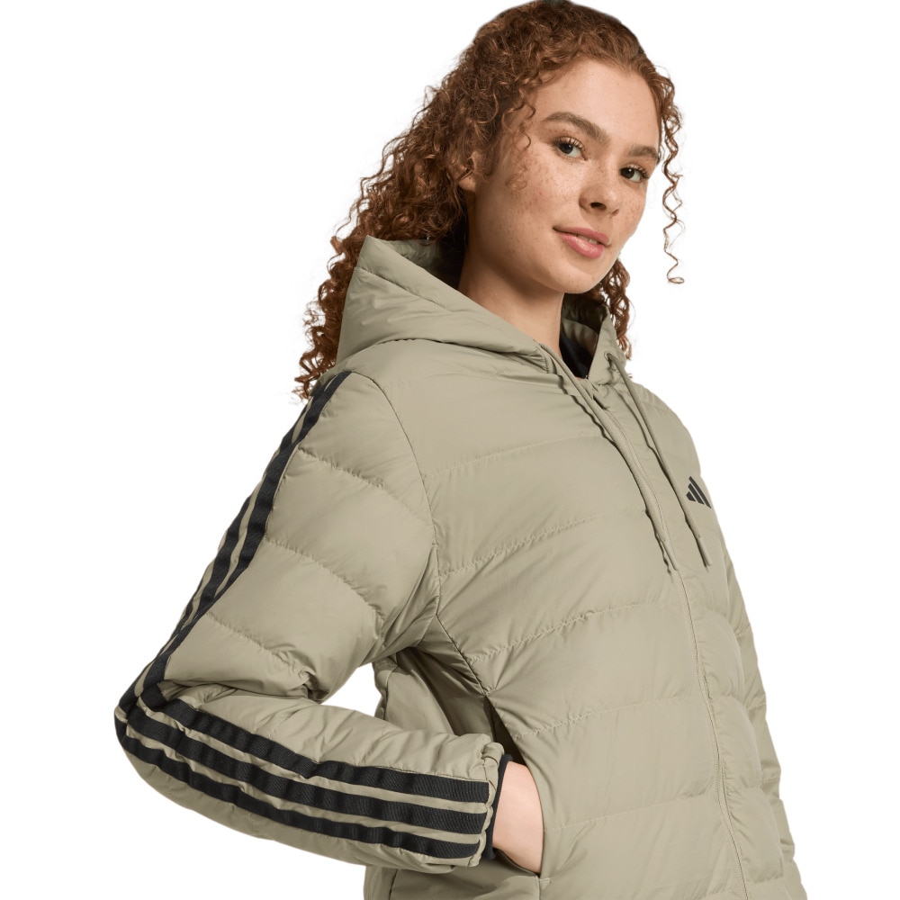 アディダス（adidas）（レディース）エッセンシャル クライマウォーム スリーストライプス ライトダウン フードジャケット KLK19-JM4087