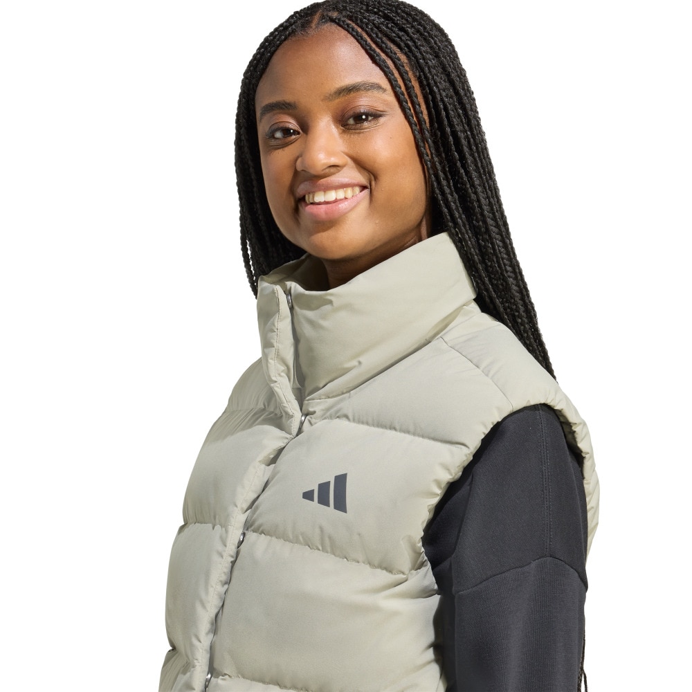 アディダス（adidas）（レディース）ヘリオニック クライマウォーム リラックス ダウンベスト JXV24-JX3025