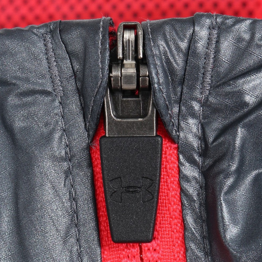 UNDER ARMOUR ウィンドブレーカー MD 黒/赤 UNDER ARMOUR ウィンドブレーカー MD 黒/赤 アンダーアーマー ウインド