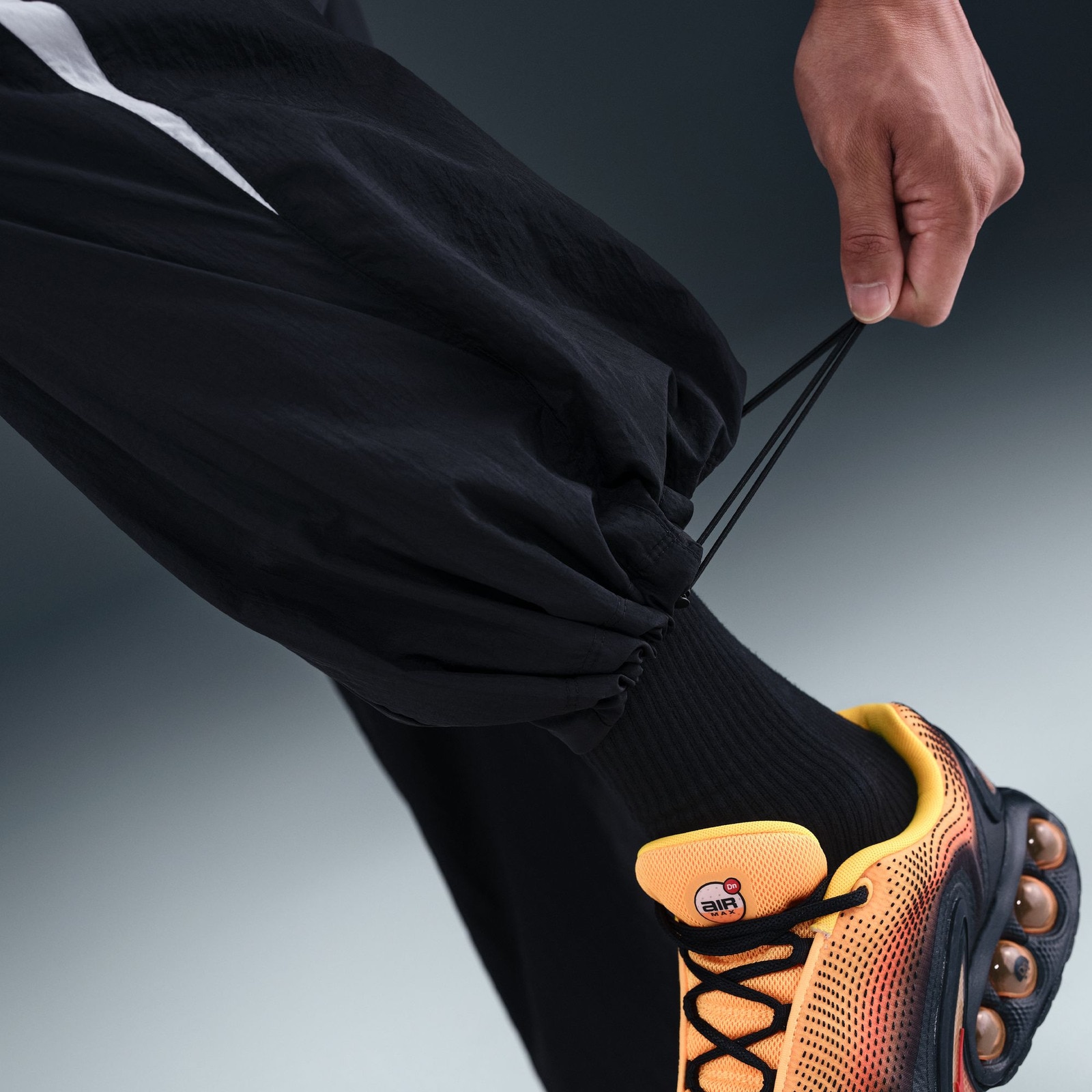 ナイキ（NIKE）（メンズ）エア ウーブン トラック パンツ HV0875-010
