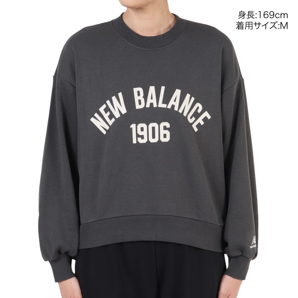 ニューバランス（new balance）（レディース）トレーナー レディース Essentials Varsity スウェットクルーネック WT33553ACK