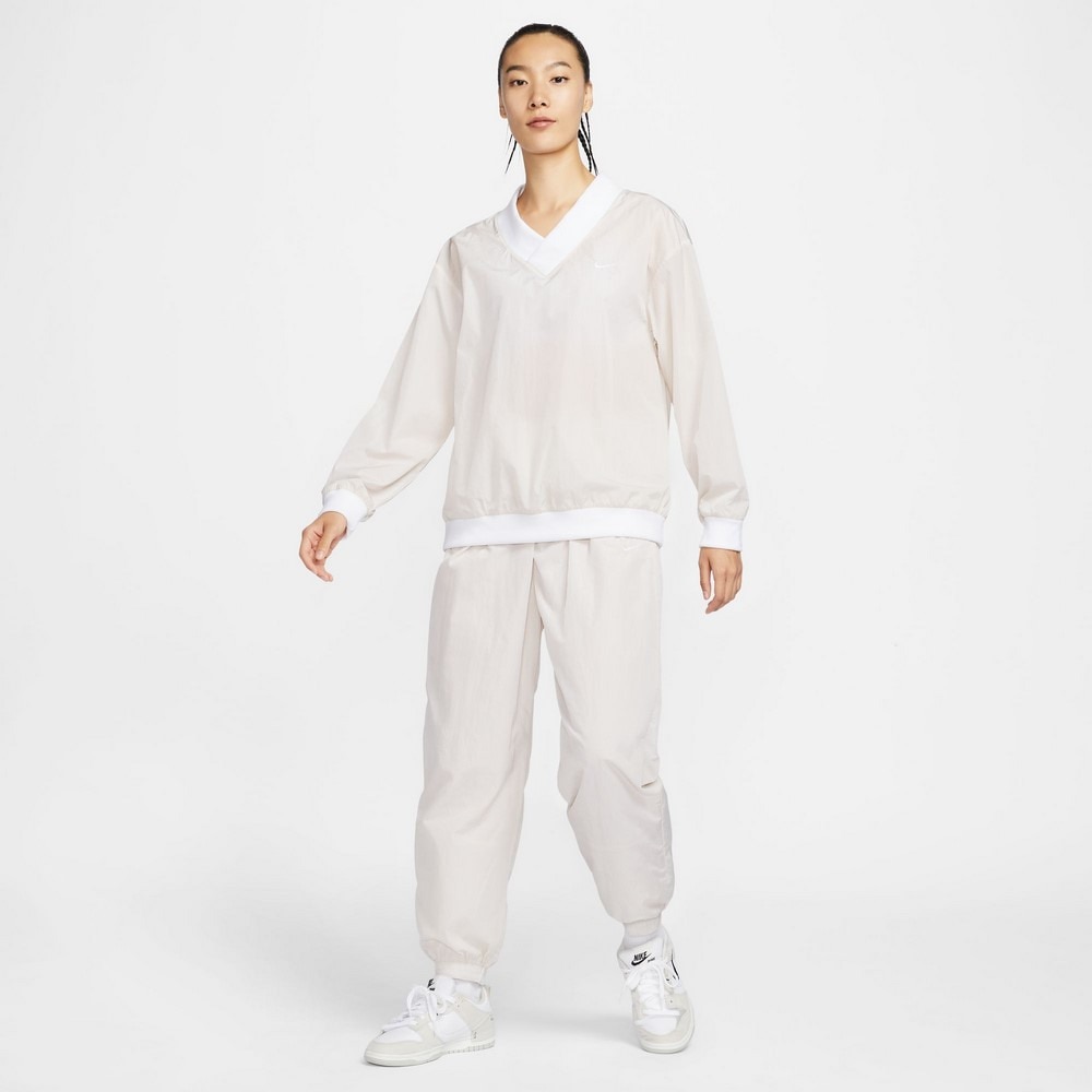 ナイキ（NIKE）（レディース）スポーツウェア エッセンシャル ルーズ UV ウーブン 長袖 Vネック トップ FV7650-110