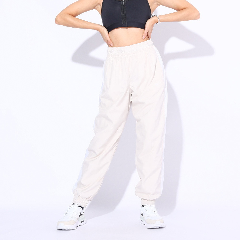 ナイキ（NIKE）（レディース）スポーツウェア クラシック ウーブン UV ミッドライズ ルーズ ジョガーパンツ FV7661-104