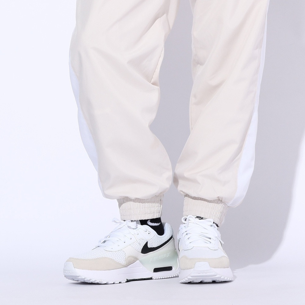ナイキ（NIKE）（レディース）スポーツウェア クラシック ウーブン UV ミッドライズ ルーズ ジョガーパンツ FV7661-104