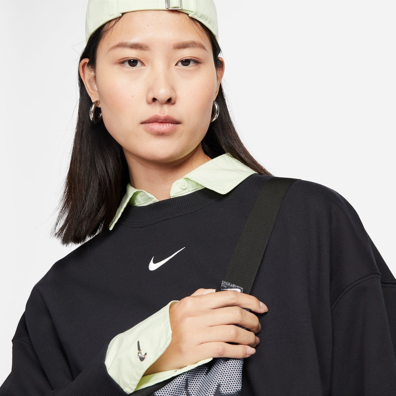 ナイキ（NIKE）（レディース）スポーツウェア フェニックス フリース オーバーオーバーサイズド クルーネック スウェットシャツ DQ5762-010