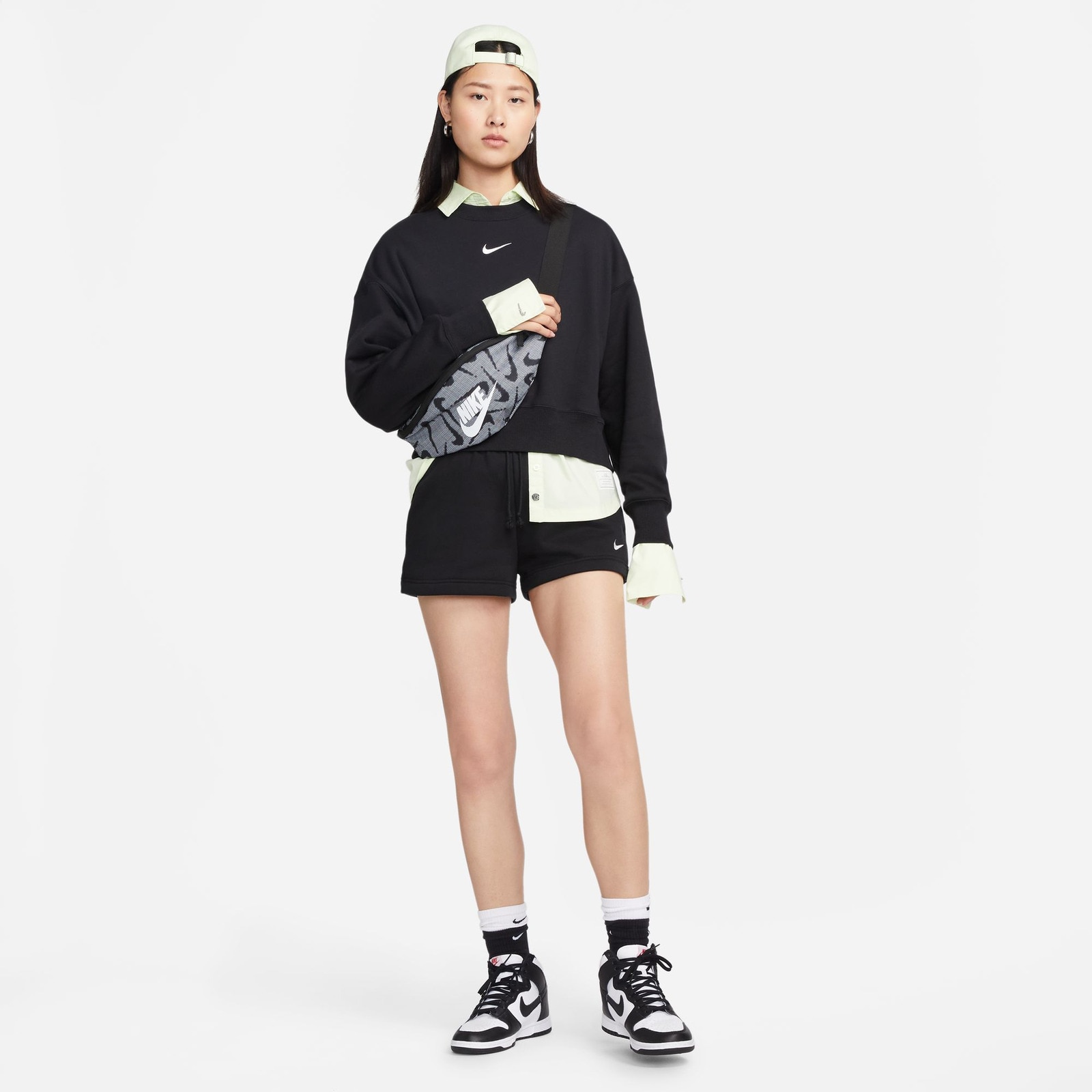 ナイキ（NIKE）（レディース）スポーツウェア フェニックス フリース オーバーオーバーサイズド クルーネック スウェットシャツ DQ5762-010
