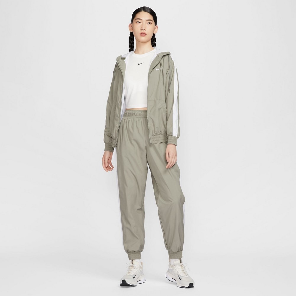 ナイキ（NIKE）（レディース）スポーツウェア クラシック ウーブン フーデッドジャケット FV6299-320