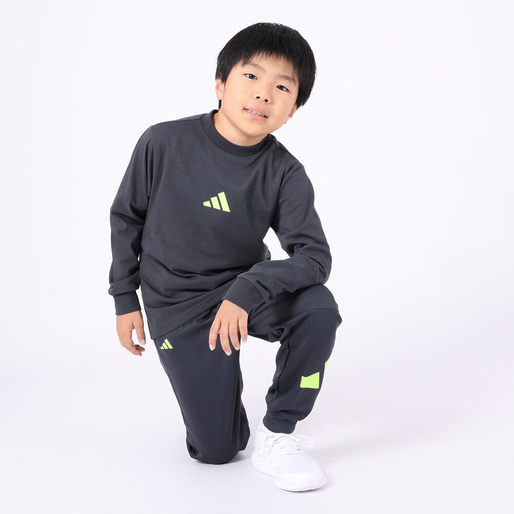 アディダス（adidas）（キッズ）ジュニア トレーニング エッセンシャルズ ウォーム ロゴ レギュラーフィット カフパンツ IKS31-IK4651