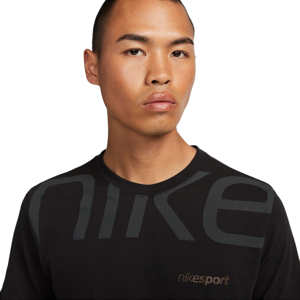 ナイキ（NIKE）（メンズ）Tシャツ 半袖 ドライフィット トレーニング Tシャツ FJ5271-010 ドライフィット 黒 サラリ 快適