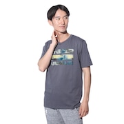 (メンズ)スタックド ロゴフィル 半袖Tシャツ 1361903