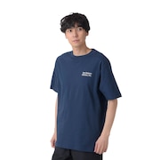 (メンズ)Athletics Flocked リラックス 半袖Tシャツ MT41588NNY