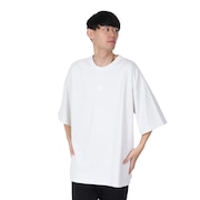 グレー
