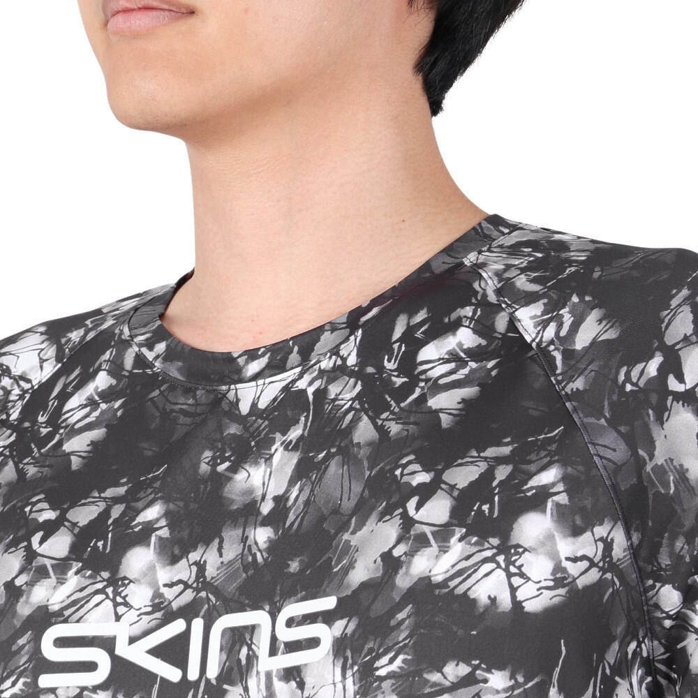 スキンズ（SKINS）（メンズ）ラグラン プリント半袖Tシャツ 184-29943-019