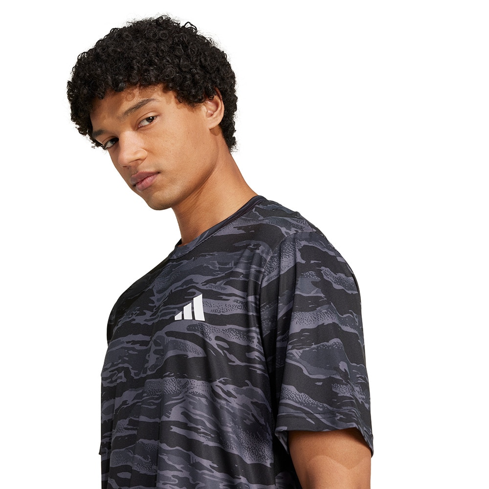 アディダス（adidas）（メンズ）トレイン エッセンシャルズ カモ AOP 半袖Tシャツ KQC46-JN5953