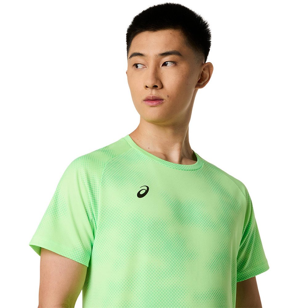 タグ付き緑色ロゴ入りショートスリーブシャツ アシックス（ASICS）（メンズ）ドライグラフィックショートスリーブ