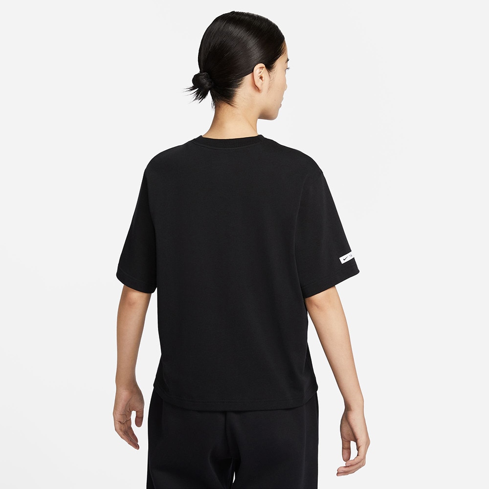 ナイキ（NIKE）（レディース）Tシャツ 半袖 スポーツウェア クラシック 黒 ブラック ボックスシルエット ドロップショルダー FQ6601-010