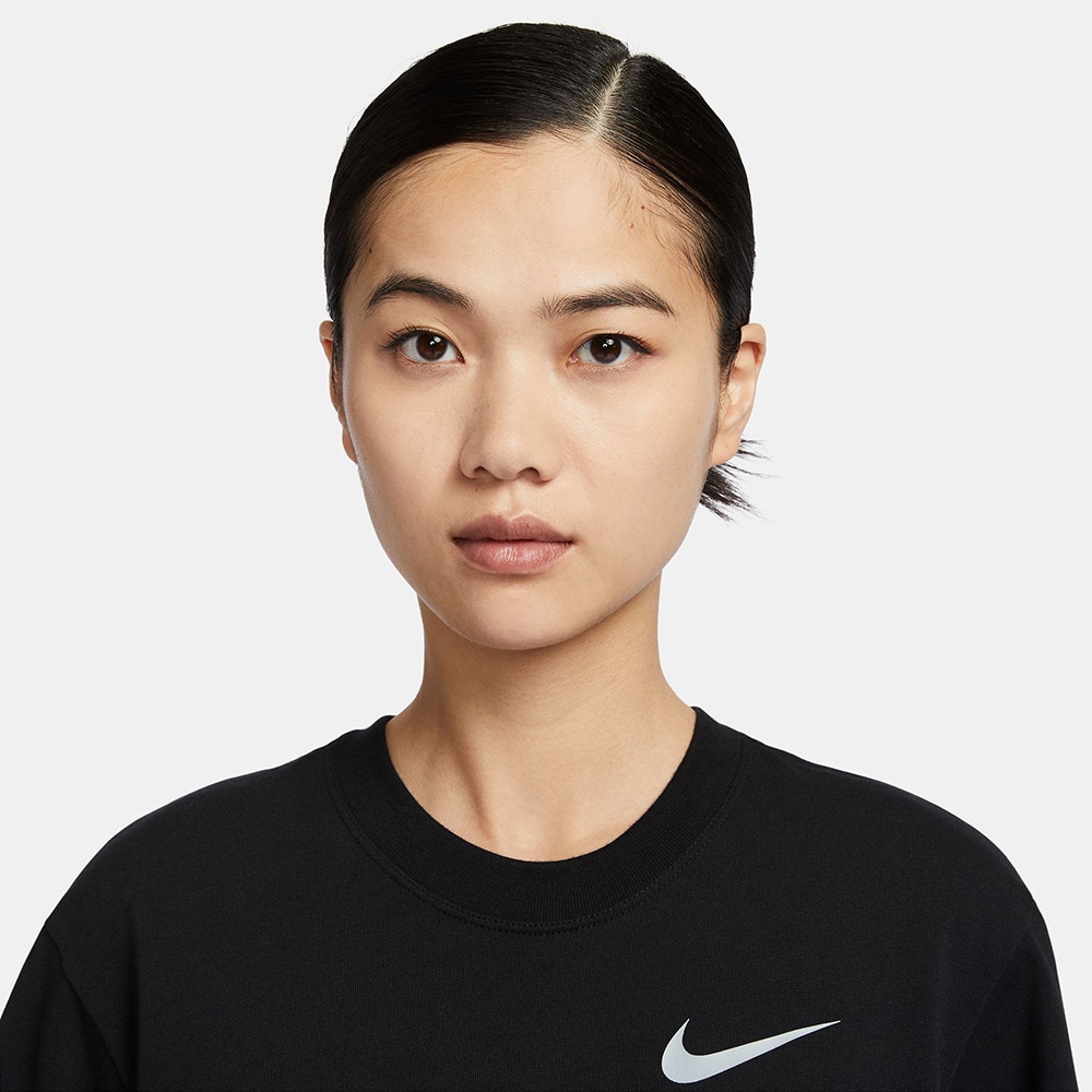 ナイキ（NIKE）（レディース）Tシャツ 半袖 スポーツウェア クラシック 黒 ブラック ボックスシルエット ドロップショルダー FQ6601-010