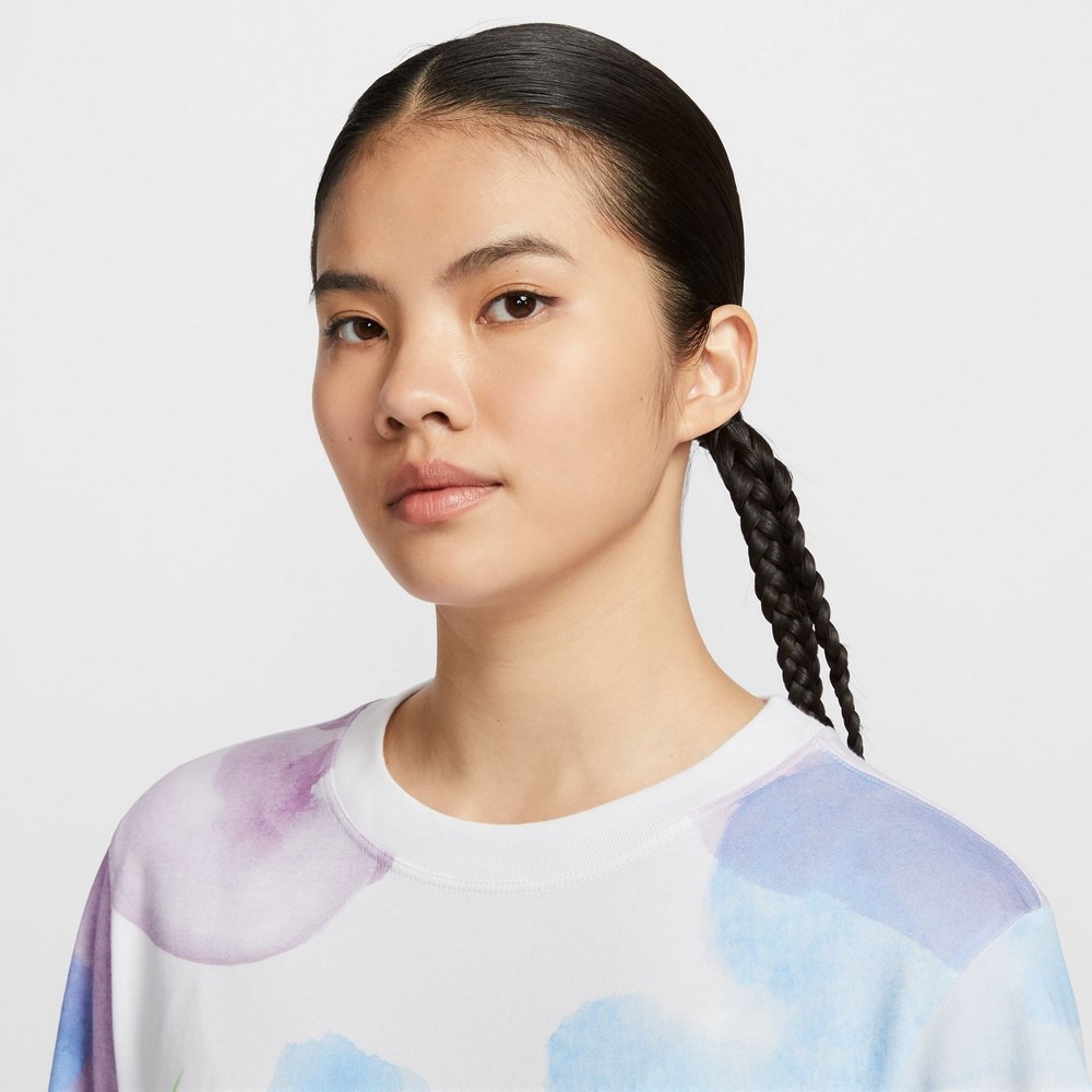 ナイキ（NIKE）（レディース）スポーツウェア エッセンシャル プリンテッド 半袖Tシャツ HF6178-100