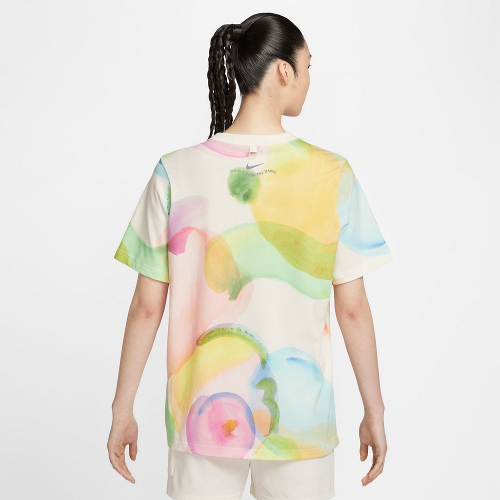ナイキ（NIKE）（レディース）スポーツウェア エッセンシャル プリンテッド 半袖Tシャツ HF6178-133