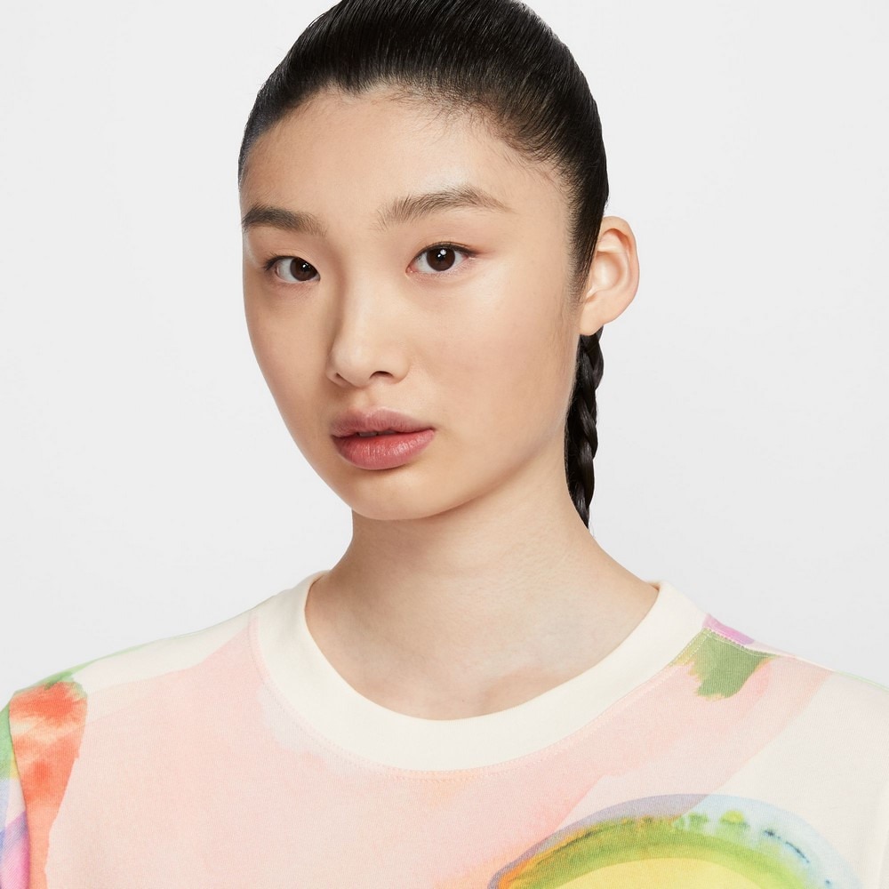 ナイキ（NIKE）（レディース）スポーツウェア エッセンシャル プリンテッド 半袖Tシャツ HF6178-133